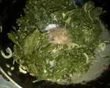 Foto langkah ke 7 dari resep Tumis daun singkong terasi☘☘☘.