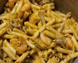 Foto del paso 11 de la receta Plumas con langostinos, almejas y verduritas