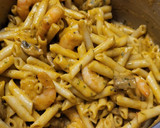 Foto del paso 11 de la receta: Plumas con langostinos, almejas y verduritas
