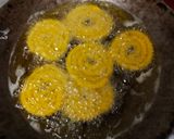 खमंग खुसखुशीत चकली (chakali recipe in marathi) रेसिपी स्टेप 3 फोटो 