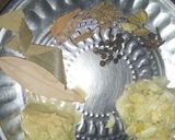 A picture of step 2 of Veg pulao.