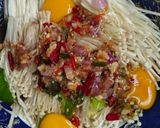 รูปขั้นตอนการทำที่ 2 ของ หมกเห็ดเข็มทองหนังหมู