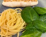 Foto del paso 3 de la receta: Merluza a la plancha con picada de ajo y perejil