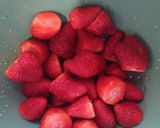 Fehércsokis-epres mousse torta recept fázis 4 fotója