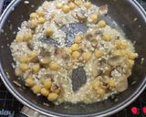 Foto del paso 4 de la receta Risotto de champiñones con garbanzos