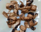 Foto del paso 2 de la receta: Tomates rellenos de pollo, hongos y cebolla