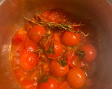 Foto del paso 1 de la receta: Tortilla jugosa con tomates confitados, feta y albahaca