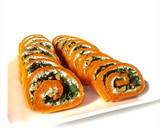 Foto del paso 10 de la receta: Rollo de pimientos de piquillo relleno de rúcula, queso de cabra y nueces