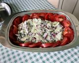 Une image de l'étape 13 de Salade de concombre et tomate à l’oignon rouge, yaourt et menthe.
