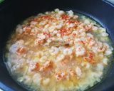 A picture of step 2 of Garlic Shrimp with Paprika 🦐🌶️.