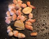 Foto langkah ke 1 dari resep Lemon Pepper Pasta Shrimp in a Buttery Sauce.
