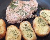 Foto del paso 3 de la receta: Filete de Atún con Pan al Ajo