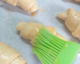Gambar langkah 9 resipi Croissant.