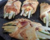 A picture of step 4 of Sig's Asparagus, Cheese and Black Forest Ham Parcels.