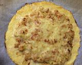 Foto del paso 9 de la receta Pizza de gambas y puerro con base de coliflor