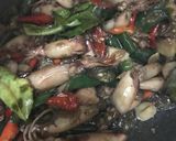 Foto langkah ke 4 dari resep Cumi asin Cabai Hijau.
