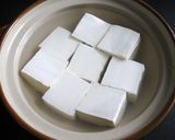 A picture of step 1 of Hot Tofu (Yudōfu).