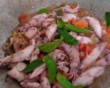 Foto langkah ke 3 dari resep 15. Tumis Cumi Asin-Jamur- Tahu Ala Bunda.