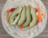 Une image de l'étape 2 de Wraps Végétariens au Houmous et Crudités.
