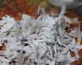 Foto langkah ke 5 dari resep Naskun Bakar (Nasi Kuning Ayam Suwir Kemangi Bakar) | Nasi Bakar.