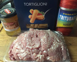 Foto del paso 1 de la receta: Tortiglioni con salsa de carne y cebolla confitada