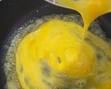 Foto langkah ke 2 dari resep Telur Lipat Korea (Pakai Pinggiran Roti).