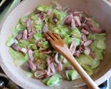 Foto del passaggio 2 della ricetta Caserecce cremose con zucchine e speck