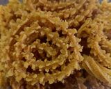 तांदळाच्या पिठाची कुरकुरीत चकली (Rice Flour Chakli Recipe In Marathi) रेसिपी स्टेप 5 फोटो 