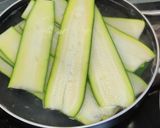 Foto del paso 2 de la receta: Rollitos de calabacín