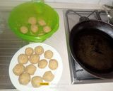 A picture of step 6 of Bread Meatballs in Tomato Sauce.