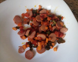 Foto del paso 3 de la receta: Rollitos de verduras con salchicha en papel de arroz
