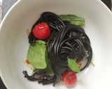 Une image de l'étape 8 de Gambas spaguetti a l'encre de seiche legumes d'été 🦐.
