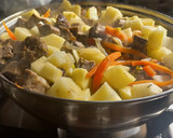 Foto del paso 4 de la receta: Carne Guisada (punta paleta) con asado sobrante