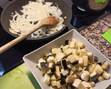Foto del paso 1 de la receta: Pasta con pollo y berenjena