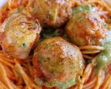 Foto del paso 9 de la receta Espaguetis con albóndigas gratinadas con tomate y pesto
