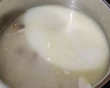 Foto langkah ke 2 dari resep Tom Kha Gai (Thai Coconut Chicken Soup).