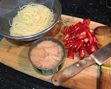 Foto langkah ke 1 dari resep Spicy Aglio Olio with Tuna.