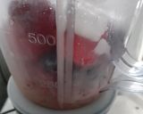 A picture of step 2 of Chilled Berries smoothie.