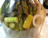 A picture of step 5 of Pickled Asparagus with an Onion.