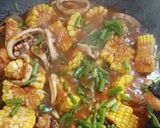 Foto langkah ke 4 dari resep Udang Cumi Saus Padang.