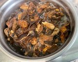 Une image de l'étape 1 de Chapon fermier aux herbes aromatiques farci cèpes et morilles.