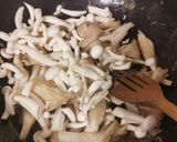 Stir fry z grzybami i fasolką krok przepisu 2 zdjęcie