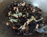 Foto langkah ke 2 dari resep Tumis jamur kuping.