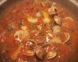 Foto del paso 16 de la receta: Cazuela de merluza con almejas y patatas rosadas