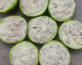 Foto del paso 3 de la receta: ✨Zapallitos rellenos con pollo, ricota y nuez ✨