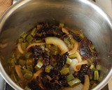 Foto del paso 3 de la receta: Nopales con chile ancho, fáciles y rápidos