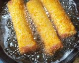Foto langkah ke 3 dari resep Roti Tawar Goreng Sosis.