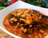 Foto del paso 3 de la receta: Judía blanca con sepia colas de gamba y acelga
