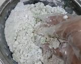 Foto langkah ke 4 dari resep Kue Putu Bambu Daun Kelor (Cetakan Daun Pisang).