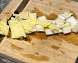 Foto langkah ke 1 dari resep Stir Fry Napa Cabbage with Scrambled Eggs.